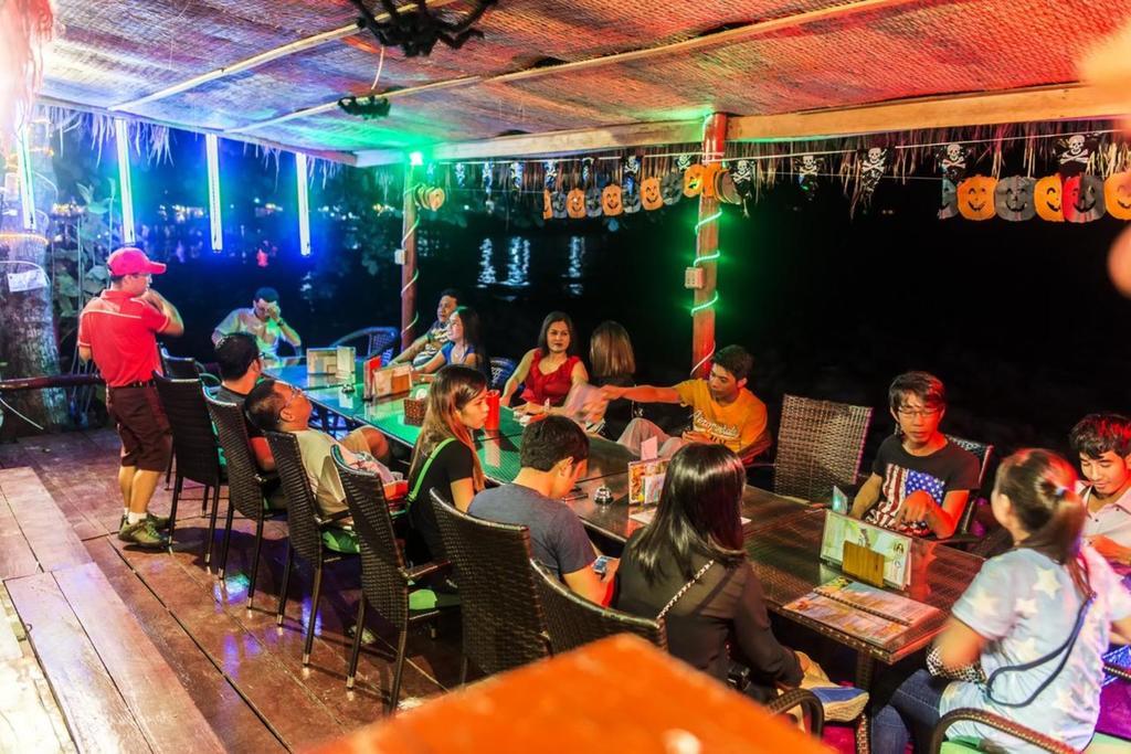 ホテル Above Us Only Sky シアヌークビル エクステリア 写真